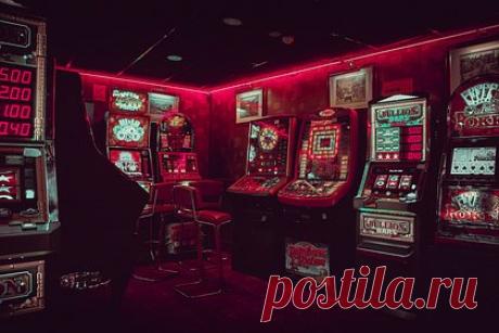 Разыгран самый крупный джекпот в мире в размере 2,04 миллиарда долларов. В американском штате Калифорния был разыгран самый большой в мире джекпот, сумма которого составила 2,04 миллиарда долларов (124 миллиарда рублей). Отмечается, что победитель пока не объявился. Однако продавший выигрышный лотерейный билет владелец автомастерской получил бонусный чек на крупную сумму.