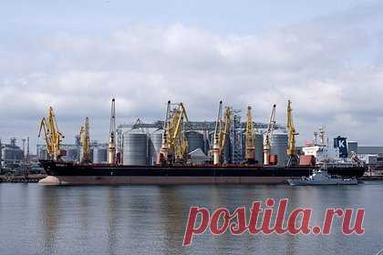 В России отчитались о выполнении зерновой сделки. Партия российских удобрений объемом 34 тысячи тонн прибыла в кенийский порт Момбаса в рамках черноморской инициативы. О выполнении зерновой сделки отчиталась группа «Уралхим-Уралкалий», заявление компании попало в распоряжение «Ленты.ру». В компании рассказали, что сейчас идут работы по выгрузке поставки.