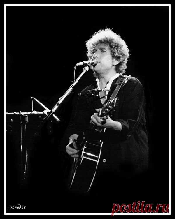 Bob Dylan Боб Дилан (Bob Dylan, при рождении Роберт Аллен Циммерман, англ. Robert Allen Zimmerman; род. 24 мая 1941, Дулут, Миннесота) - американский автор-исполнитель песен, поэт, художник, киноактёр. Является…