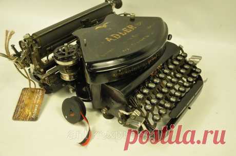 Старинная печатная машинка ADLER 7