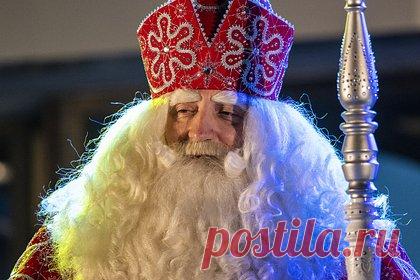 Резиденция Деда Мороза открылась у Эльбруса. Новогодняя резиденция Деда Мороза открылась на поляне Азау у подножия Эльбруса в Кабардино-Балкарии. Гости резиденции могут бесплатно сделать атмосферные фотографии — фотозона находится на ярмарочной площади. Деда Мороза можно будет встретить 16 декабря. Посетить резиденцию могут все желающие.