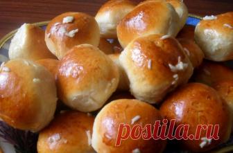 Пампушка с чесноком Ингредиенты:Пшеничная мука — 0,5 кгСухие дрожжи — 12 грСахар — 1 ст.л.Яйцо — 1 штКипяченая вода или молоко — 250 млСоль — 1 ч.л.Растительное масло — 2 ст.л.Чеснок — 2 зубчика Рецепт приготовления пампушек с чесноком:Сперва растворите в молоке соль и сахар, добавьте яйцо и масло...