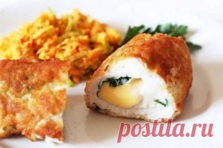 Куриные рулетики с сыром и зеленью
 153.737 ккал/100 г  Б/Ж/У: 21.73 / 6.5 / 0.68 
Ингредиенты:
куриное филе - 600 г
сыр - 50 г
петрушка - 1 пучок
горчица - 1 ч. л
чеснок - 7 г
масло оливковое - 3 ст.л
соль, перец - по вкусу
Приготовление:
Куриное филе промыть и обсушить. Разрезать вдоль на две части каждое филе. Отбить каждую часть с двух сторон. Для начинки смешать в миске тертый сыр, мелок нашинкованный чеснок, петрушку и горчицу. Хорошо перемешать. Каждое филе натереть солью и см