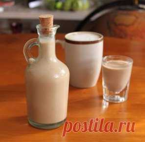 Крем-ликер 🍹
Ингредиенты:
Водка — 0,5 л
Теплая вода — 300 мл
Сахар — 250 г (растворить в воде)
Растворимый кофе — 4 ч. л.
Ванильный сахар — по вкусу
Сгущеное молоко — 1 банка
Приготовление:
Все это хорошо перемешать в блендере, залить в бутылочку и поставить в холодильник. Можно употреблять сразу, а может и постоять до нужного события, только перед употреблением необходимо будет перемешать.
Приятного аппетита!