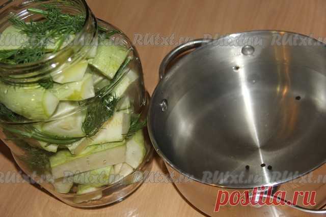 Маринованные кабачки за сутки

Хочу поделиться замечательным рецептом приготовления маринованных кабачков за сутки. Они получаются хрустящими, ароматными, в меру острыми. Такие маринованные кабачки быстрого приготовления можно подать к столу с отварным картофелем или в дополнение к основному блюду. Я просто люблю похрустеть ими с чёрным хлебушком. Я уже два года подряд пользуюсь этим рецептом, особенно когда на прилавках магазинов начинают появляться молоденькие, с нежной ...