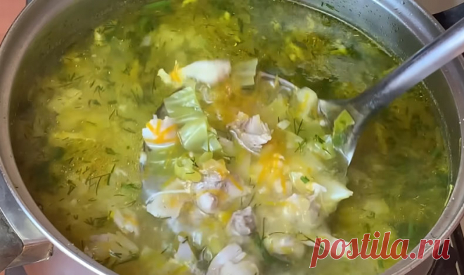 Самый вкусный суп с секретным ингредиентом! Одной тарелки всегда мало!
Сегодня хочу приготовить суп, который готовится очень быстро, из простых продуктов, но от этого получается не менее вкусным и сытным.

Ингредиенты:
 Лук - 2 шт (в зажарку и бульон)
 Морковь - 2 шт (в зажарку и бульон)
 Перец душистый и горошком по 2 шт (в бульон)
 Куриное филе ( ножки, крылья, бедра) - 400 г
 Растительное масло - 2 ст.л.
 Капуста - 200 г
 Манная крупа - 3 ст.л.
 Укроп- пара веточек
 Чес...