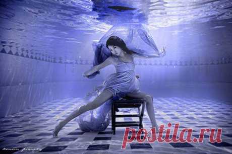 Девушки под водой от Kenvin Pinardy