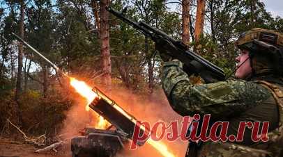 «Продолжили уничтожение заблокированного противника»: ВС РФ поразили электроподстанцию ВПК Украины и цеха «Мотор Сич». ВС России за сутки нанесли поражение электроподстанции ВПК Украины, цехам предприятия «Мотор Сич», а также местам хранения и запуска БПЛА большой дальности, сообщает Минобороны. За то же время бойцы «Запада» установили контроль над 115 зданиями в Купянске Харьковской области и завершают освобождение Кировска в ДНР, а подразделения «Юга» продолжили зачистку от ВСУ южнее…