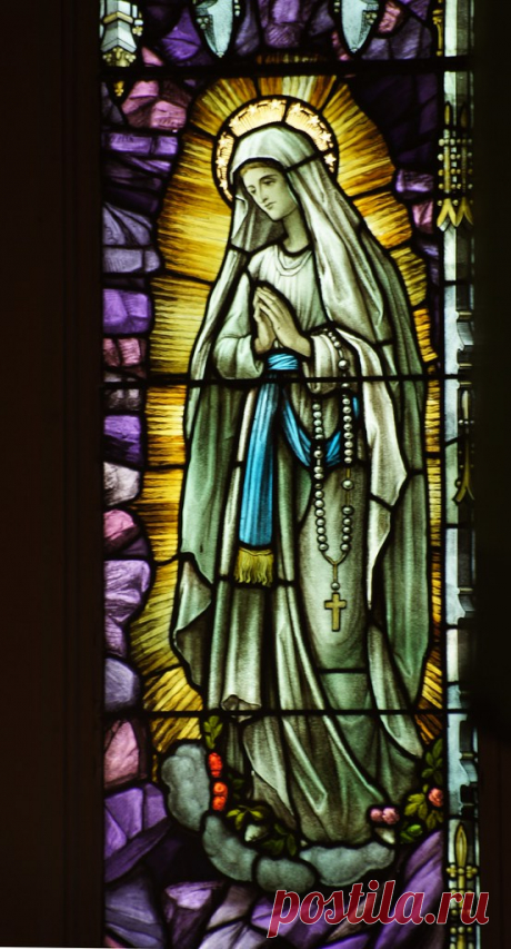 Mary window at St Ann's A sampling of photos from an afternoon walk through Gloucester, MA, my new home. These photos have minimal post-processing. Some use the built-in HDR feature of my Sony a55 camera.