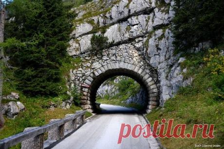 Тоннель на пути к Kehlsteinhaus - Гитлера орлиное гнездо, Бавария, Германия / Tunnel On The Road to Kehlsteinhaus - Hitler's Eagles Nest, Bavaria, Germany
flickr от Black Diamond Images | Найдено на сайте flickr.com.