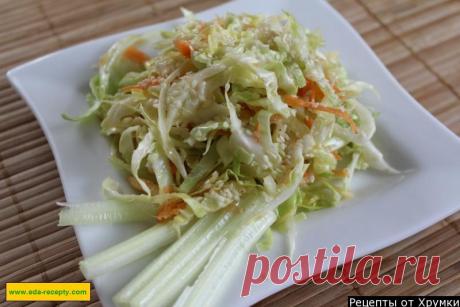 Салат из капусты с яблоками, морковью и кунжутом