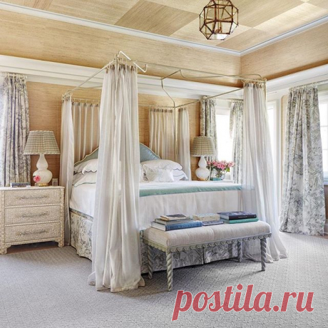 SO dreamy. Tap the link in bio to tour a Hamptons home inspired by Grey Gardens. | Photo: @thomasloof; Design: @celerie #EDbedrooms