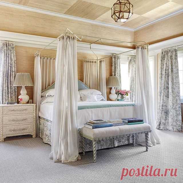 SO dreamy. Tap the link in bio to tour a Hamptons home inspired by Grey Gardens. | Photo: @thomasloof; Design: @celerie #EDbedrooms