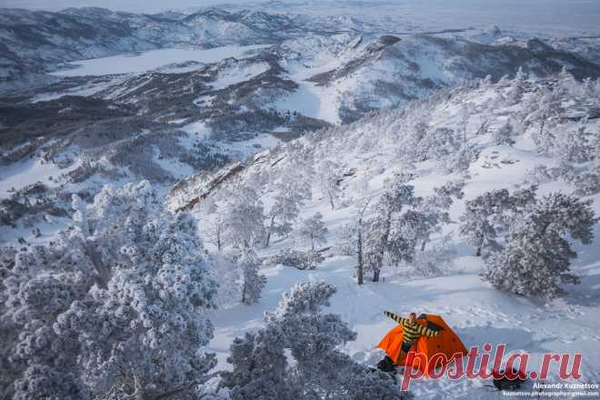 Бодрое утро в Баянаульских горах — National Geographic 
Alexandr Kuznetsov  19 декабря 2016 
Фотография сделана в ходе зимнего похода по Баянаульским горам, которые находятся в Павлодарской области, Республики Казахстан.