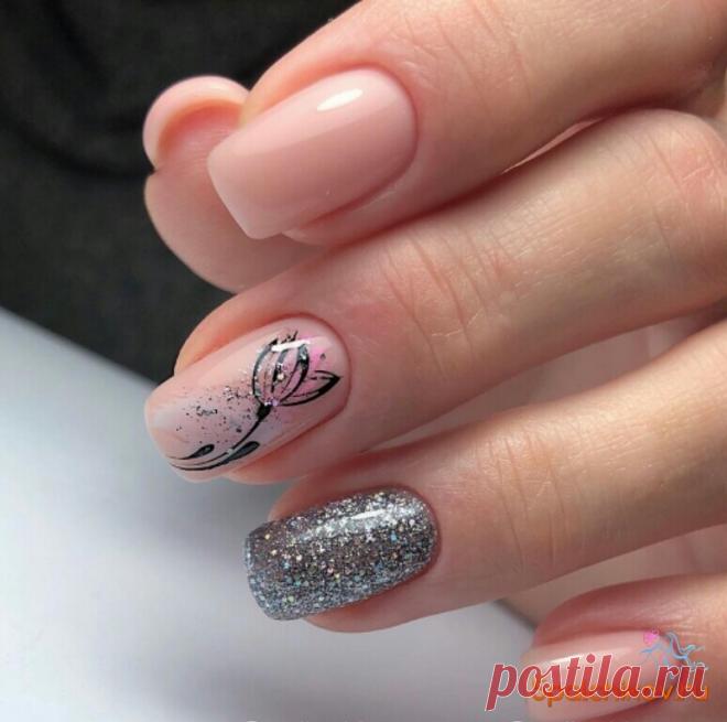 Красивый маникюр с быстрым рисунком цветок