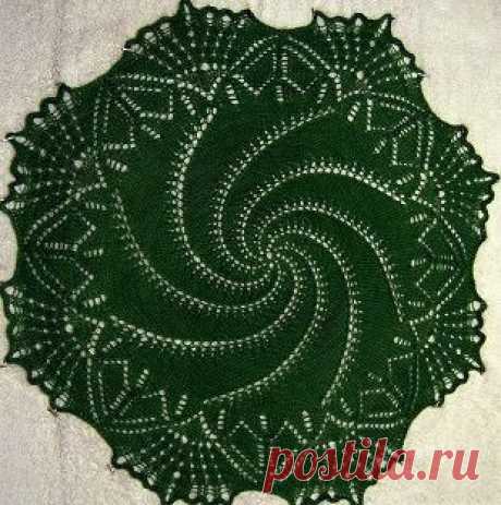 Спиральная салфетка спицами