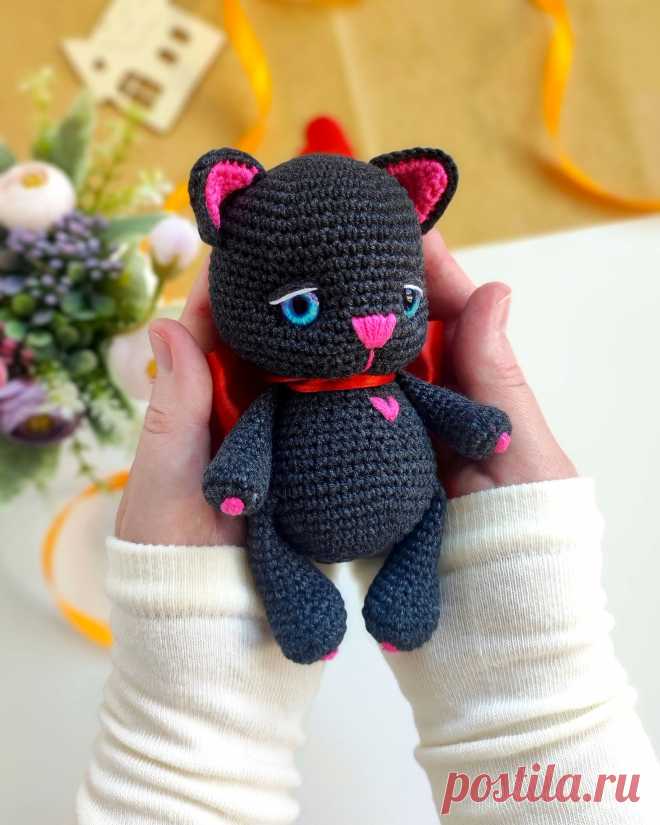 PDF Котики День и Ночка крючком. FREE crochet pattern; Аmigurumi toy patterns. Амигуруми схемы и описания на русском. Вязаные игрушки и поделки своими руками #amimore - котята из обычной пряжи, котик, кот, кошка, кошечка, котёнок.