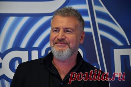 Агутин высказался о живущей в США дочери. Певец Леонид Агутин высказался о своей 25-летней дочери Елизавете, с ранних лет живущей в США. Певец выразил сожаление, что дочь не знакома с русской культурой. Он отметил, что «так было сделано неспециально». Агутин также подчеркнул, что Елизавета выступает со своей рок-группой и делает музыку на высоком уровне.