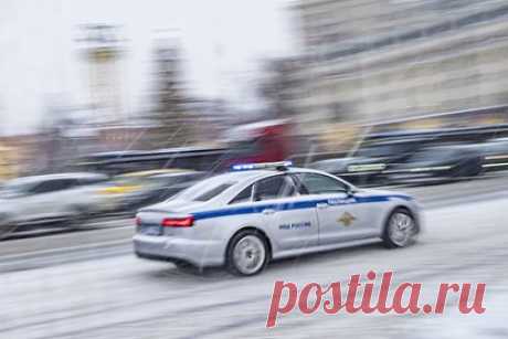 Российскому прокурору предъявили обвинение за избиение в кафе офицера Росгвардии. Прокурору Кагальницкого района Ростовской области Сагиту Ахметову, избившему офицера Росгвардии в кафе, предъявили обвинение по статье 111 («Умышленное причинение тяжкого вреда здоровью») УК РФ. В ближайшее время в отношении Ахметова будет решен вопрос о задержании. Накануне его уволили из органов прокуратуры.