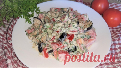 Салат с баклажанами, помидорами и огурцами Вкусный, сочный сезонный салат с баклажанами, помидорами и огурцами отлично подойдет к мясным блюдам. Прекрасен как самостоятельное блюдо на ужин.Ингредиенты:баклажан – 1 шт.;помидор – 1 шт.;огурец – 1 шт.;чеснок – 3 зуб.;петрушка – 1 пуч.;масло растительное – 2 ст.л;сметана – 2...