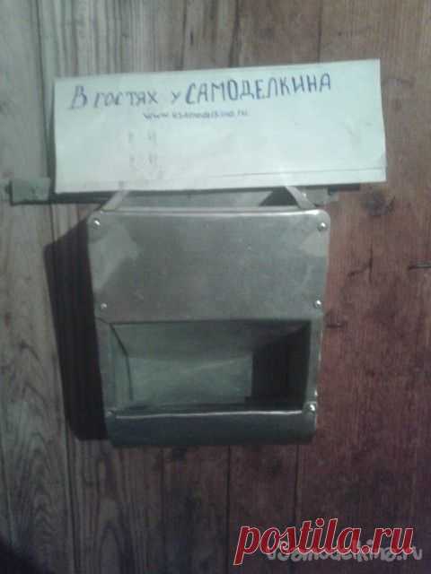 Бункерная кормушка для кролей желобкового типа