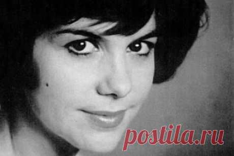 Умерла кантри-звезда Джоди Миллер. Умерла американская кантри-звезда Джоди Миллер. Об этом сообщила ее дочь Робин Брук. Исполнительница скончалась в возрасте 80 лет. Она ушла из жизни в окружении своей семьи через пять дней после того, как ей диагностировали болезнь Паркинсона. За свою жизнь Миллер выпустила 14 альбомов.