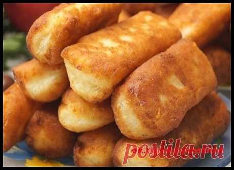 Нежная Вкуснятина из творога за 15 минут!
Творожные брусочки. Они просто наивкуснейшие, воздушные, мягкие, словно тают во рту. Идеально подходит для завтрака. Особенно оценят это лакомство дети.
Ингредиенты	
350 гр Творог
1 шт Яйцо
1 ст.л сметана
2 ст.л Сахар
1/3 ч.л Соль
1 ч.л Разрыхлитель
200-250 гр Мука
Приготовление	
В миску кладем 350 гр творога. Разбиваем 1 яйцо, добавляем 2 ст.л. сахара, соль, 1 ст.л. сметаны. Все хорошо перемешиваем.
Добавляем постепенно просеянную муку, 1 ч.л. разрыхлит