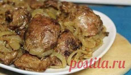 Куриная печень с луком! Это вкусное и полезное блюдо, богатое фолиевой кислотой, которая поддерживает кровяную и иммунную системы.