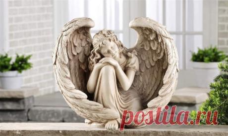 Молитва Ангелу-Хранителю: очень сильная защита Каждый человек после крещения получает своего Ангела-Хранителя. Небесный покровитель наблюдает за каждым действием и сказанным словом, направляет по жизни и защищает от всех злоключений и испытаний. Ангел оберегает наше благополучие и здоровье.