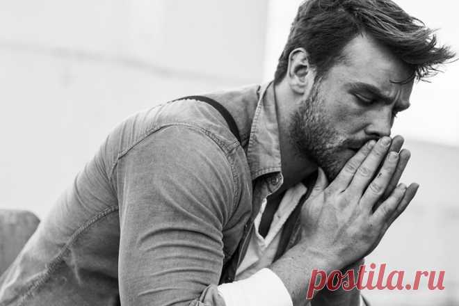 Насколько обстоятельства кажутся суровыми или безразличными по отношению к нам – настолько это не так. Улыбающееся лицо Господа выглянет из-за занавесы. 

Бхакти Судхир Госвами