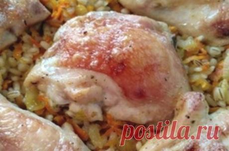 Peцeпт бeз зaмopoчeк. Пepлoвкa c кypицeй в дyxoвкe «Удивитeльнaя» Перловочка получается удивительно вкусная, а курочка - сочная и румяная!