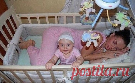 Мама спит! Она устала-это я её достала... Но я не буду унывать, пойду папу доставать!