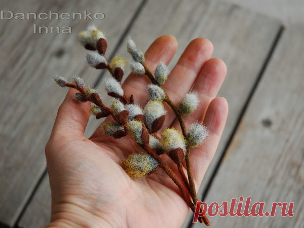 Нежная веточка вербы из шерсти