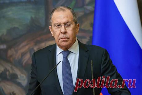 Лавров отказался унижаться и просить отмены санкций Запада. Глава МИД России Сергей Лавров заявил, что ряд стран Запада устраивает настоящую истерику вокруг действий Москвы. Дипломат подчеркнул, что в случае усиления экономических санкций западных стран против российской стороны Москва ответит соразмерно. При этом он понадеялся на благоразумие партнеров.