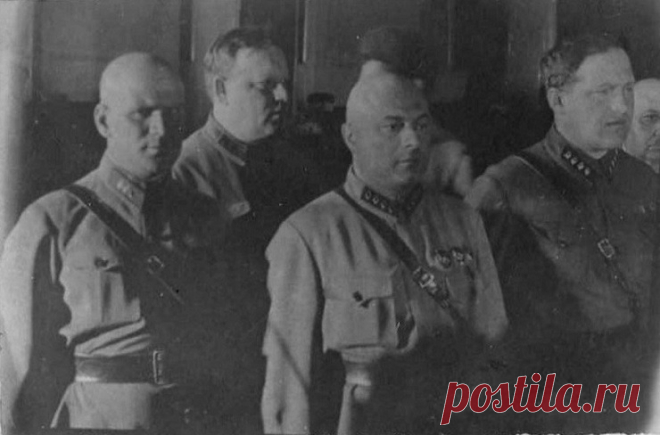 Карл Паукер: за что Сталин расстрелял начальника своей охраны «…Неутомимый Паукер, начальник оперативного отдела, начальник личной охраны Сталина, его особо доверенное лицо и даже его личный парикмахер: подставить свое горло под чужую бритву – какое доверие может быть выше», – писал о нем известный советский прозаик Анатолий Рыбаков в романе «35-й и другие годы». Карла Паукера называют одним из организаторов сталинских репрессий, входившим в группу сотрудников НКВД по делу...