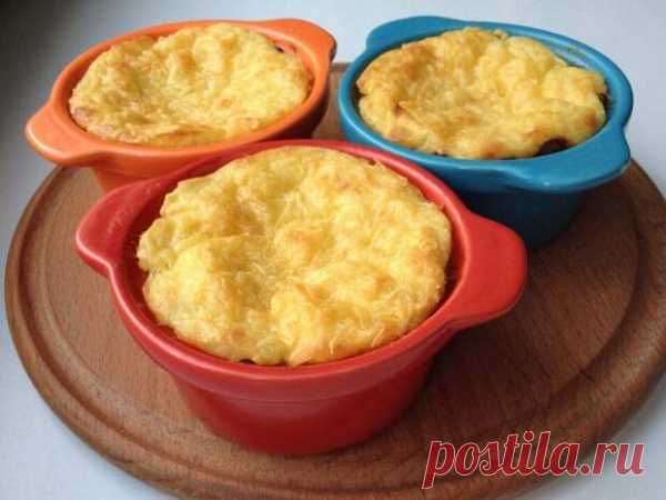 Запеканка из картофеля с грибами по-французски  Casseruola di patate – запеканка из картофеля. Чаще всего её готовят с мясным фаршем. Но вариант с грибами мне нравится больше. Думаю, что рыбная или овощная начинка сюда тоже подойдёт. Это несложное…