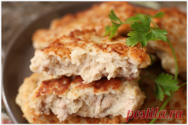 Когда остаётся 250-300 г фарша, заливаю его кефиром и готовлю нежнейшие оладьи- котлетки!