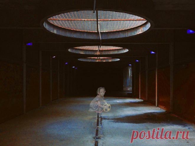 Призрак который разбудил маленькую Алёну и спас всю семью при пожаре
За окном проносились крупные хлопья липкого снега. Холодный ветер менял направление и кидал их то вверх, то вниз, то снова подбрасывал и уносил куда-то прочь. Вместе с ледяным ветром из Ольгиной души улетали последние клочки надежды на счастливое будущее. Шутка ли, в 27 лет остаться одной с троими детками. Без родителей, верных друзей и без […]
Читай пост далее на сайте. Жми ⏫ссылку выше