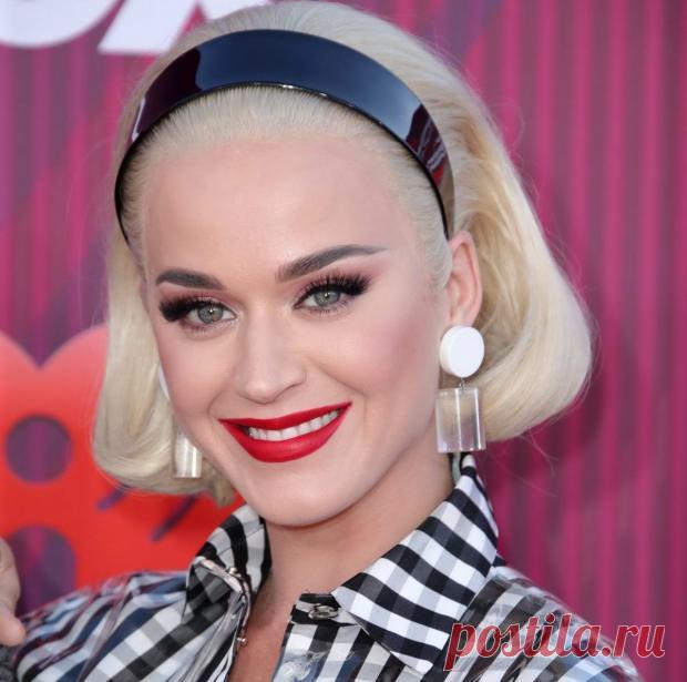 Брэдли Купер - настоящий джентльмен: актер помог Кэти Перри в неловкой ситуации