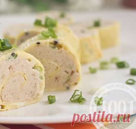 Куриный рулет в омлете