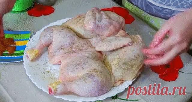 Вкуснотища необыкновенная! ЦЫП-ЦЫП ТАБАКАОчень удачный рецепт! Проверенный временем, давно прижившийся на нашей кухне рецепт. Это очень ароматное, нежное и вкусное блюдо! Самая вкусная курица в глазури из меда и лимонного сока! Разверни чтобы прочесть весь рецепт.

Продукты:

Курица
соль,перец,чеснок,любимые специи для курицы
Для соуса1/2 сока лимона

1 ст.л. оливкового масла
1 ст.л. меда

Готовим

1. Курицу разрезать по грудке, расплющить, посолить, поперчить,
смазать, пр...