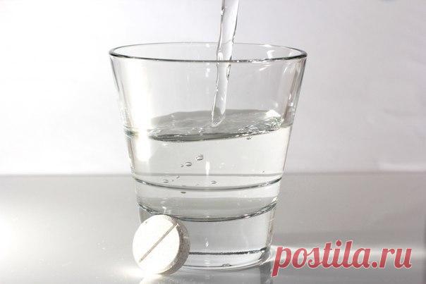 Готовим лекарство из аспирина.