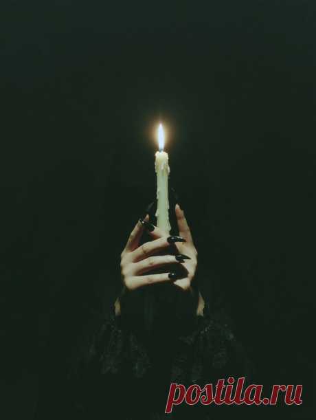 Черный приворот на двух могилах ✨ 
Приворот черный, на двух могилах – вот о чем я сегодня рассказываю. То есть это практика черной магии на кладбище.