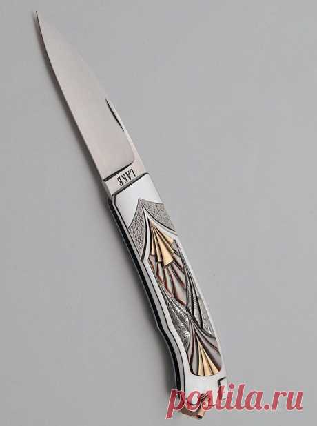 Нож от Lake. Вставки из перламутра, дамасской стали, желтый металл.
