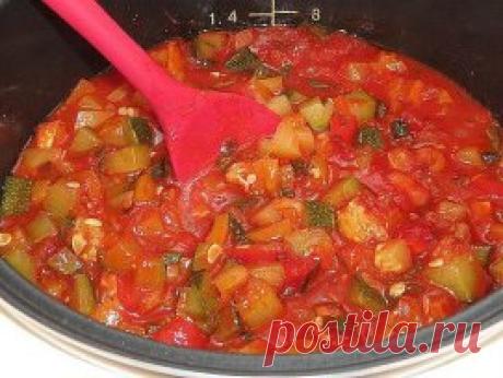 САЛАТ из помидоров и КАБАЧКОВ на зиму
Этот вкусный салат мы всегда съедаем очень быстро, поэтому заготавливаем побольше!
Вам понадобится: 
- 2 кг кабачков 
- 2,5 кг помидоров 
- 1 кг сладкого зеленого перца
- 200 г чеснока
- 1 стакан сахара
- 1 стакан растительного масла без запаха
- 2 столовые ложки соли с верхом
- полстакана 9% уксуса.
Кабачки нужно нарезать небольшими кубиками. Помидоры с чесноком пропустить через мясорубку, все соединить, добавить соль, сахар, растител...