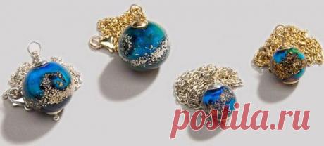 Вечная память: художница создаёт мемориальные бусы из пепла усопших людей