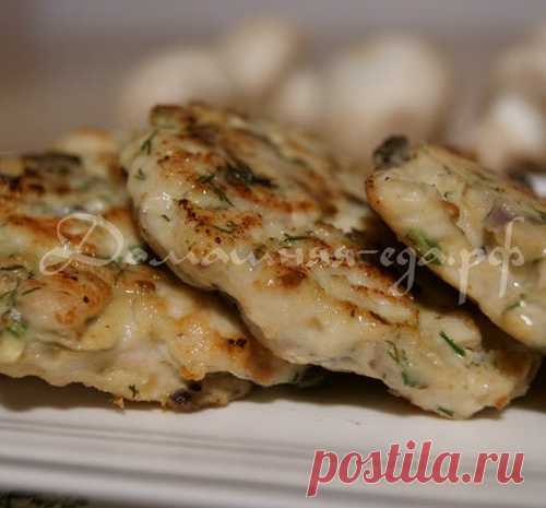 КУРИНЫЕ ОЛАДЬИ С ГРИБАМИ