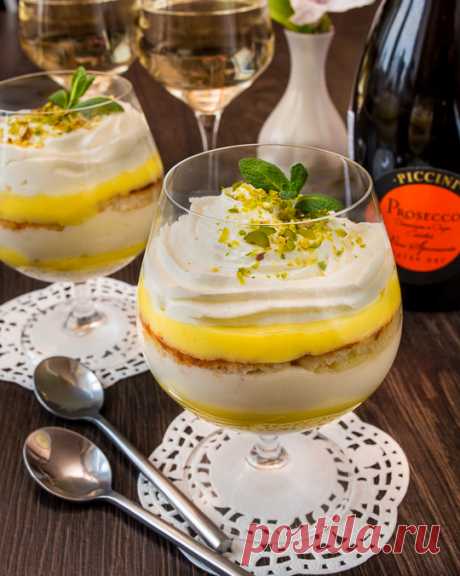 Лимонный десерт с маскарпоне на Вкусном Блоге Пока зреет список новых рецептов к Новому году, я побалую вас десертом. Он очень нежный, кремовый. И подается порционно – а это отличный вариант для званого ужина или даже для все того же новогоднего стола 😉 Для подачи подойдет любая прозрачная посуда. креманки, стаканы или даже бокалы для коньяка, как…