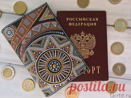 Точечная роспись на обложке для паспорта.
