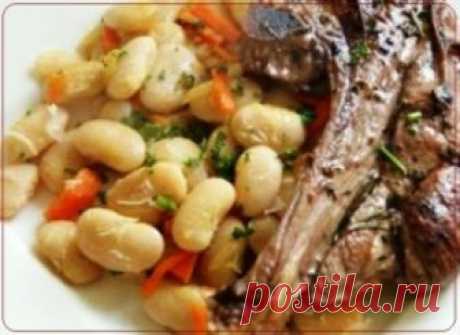 Белая фасоль с чесноком и зеленью Белая фасоль с чесноком и зеленью Как приготовить полезное и высоко калорийное блюдо, прочитайте этот рецепт. Белая фасоль с чесноком и зеленью это именно такое блюдо,  Это Кавказская кухня.Вкусное…